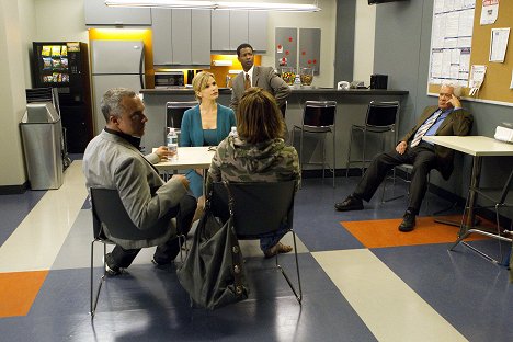 Kyra Sedgwick, Corey Reynolds, G. W. Bailey - The Closer - Help Wanted - Z filmu