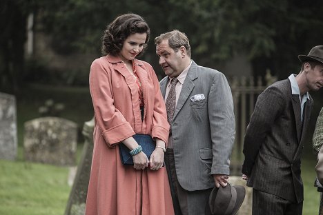 Emer Kenny, Andrew Greenough - Father Brown - The Lepidopterist's Companion - Z filmu