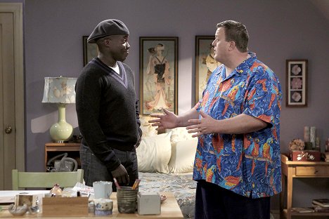 Reno Wilson, Billy Gardell - Mike & Molly - Mike Cheats - Film