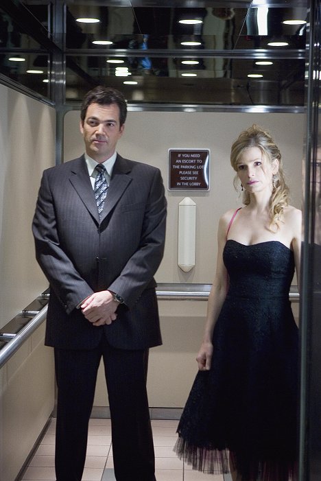 Jon Tenney, Kyra Sedgwick - The Closer - Heroic Measures - Van film