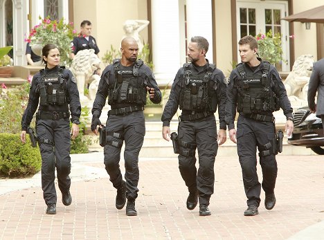 Lina Esco, Shemar Moore, Jay Harrington, Alex Russell - S.W.A.T. - Imposters - Photos