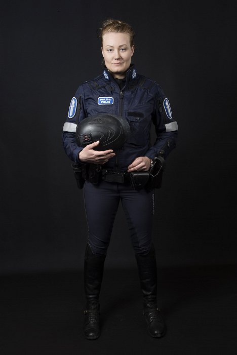 Jenni Ahomäki - Poliisit - Promo