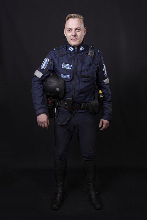 Timo Nieminen - Poliisit - Promokuvat