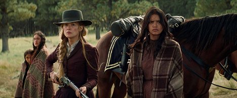 Rosamund Pike - Feinde - Hostiles - Filmfotos