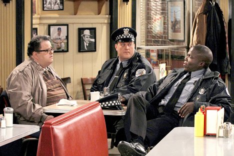 David Anthony Higgins, Billy Gardell, Reno Wilson - Mike & Molly - Mike mag Lasagne - Filmfotos