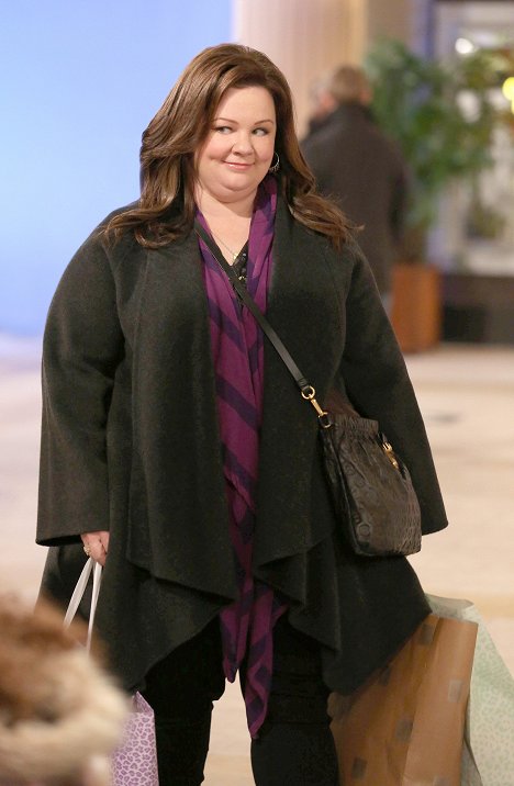 Melissa McCarthy - Mike & Molly - Molly's New Shoes - Photos