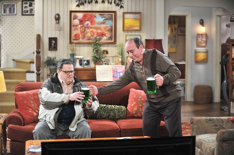 David Anthony Higgins, Louis Mustillo - Mike & Molly - St. Patrick's Day - Photos