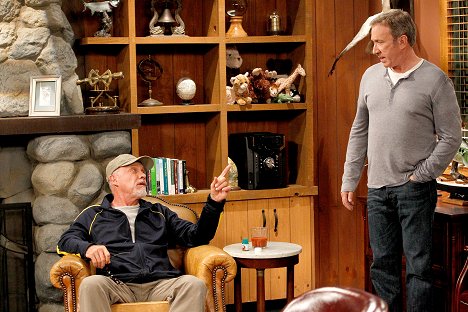 Hector Elizondo, Tim Allen - Last Man Standing - Home Security - Photos