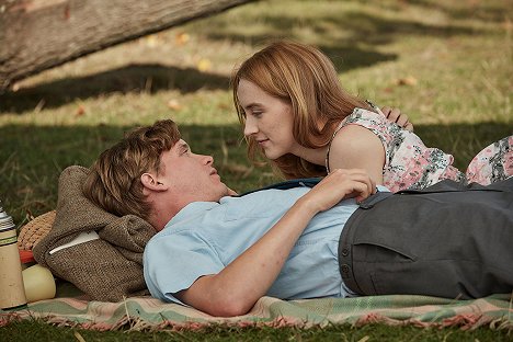 Billy Howle, Saoirse Ronan - Sur la plage de Chesil - Film