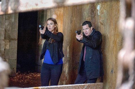 Poppy Montgomery, Dylan Walsh - Unforgettable - The Island - Photos