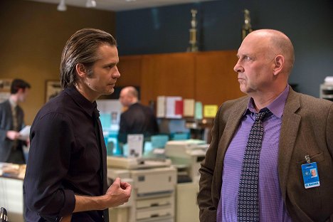 Timothy Olyphant, Nick Searcy - Justified - Outlaw - Photos