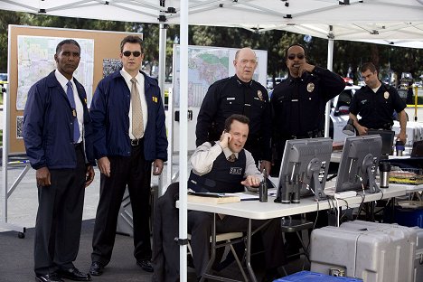 Jon Tenney, J.K. Simmons, Robert Gossett - The Closer - Jump the Gun - Van film