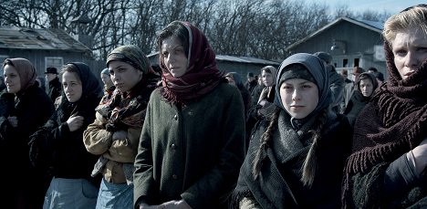 Franciska Farkas, Marina Gera, Laura Döbrösi, Niké Kurta - Örök tél - Filmfotók