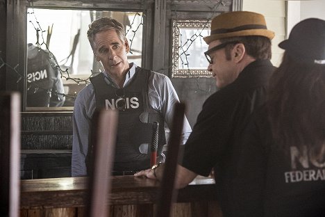 Scott Bakula, Tom Arnold - Agenci NCIS: Nowy Orlean - Return of the King - Z filmu