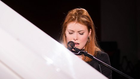 Felicia Eriksson - Yksin lavalla - Werbefoto