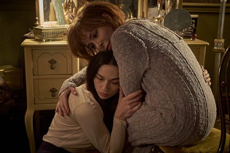 Crystal Reed, Mylène Farmer - Ghostland - De la película