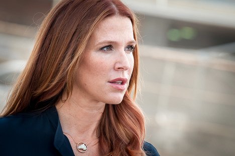 Poppy Montgomery - Unforgettable: Zapisane w pamięci - Fire and Ice - Z filmu