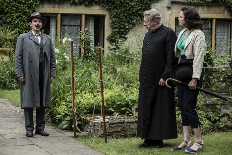 Jack Deam, Mark Williams, Emer Kenny - Father Brown - The Theatre of the Invisible - Photos