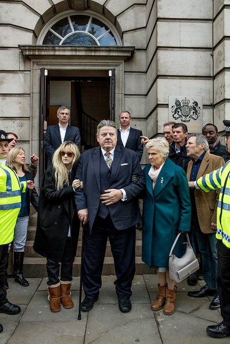 Andrea Riseborough, Robbie Coltrane, Julie Walters - National Treasure - Episode 4 - Photos