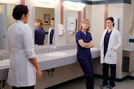Sara Ramirez, Ellen Pompeo, Caterina Scorsone - Grey's Anatomy - Premier jour en enfer - Film
