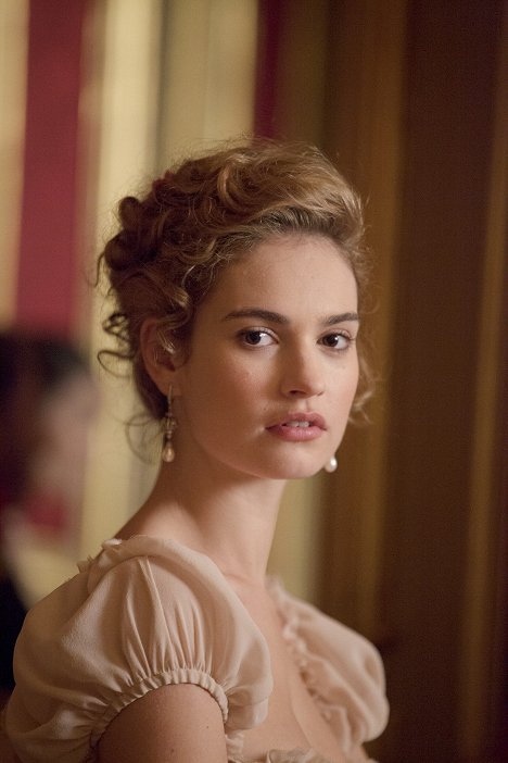 Lily James - Vojna a mír - Epizoda 5 - Z filmu