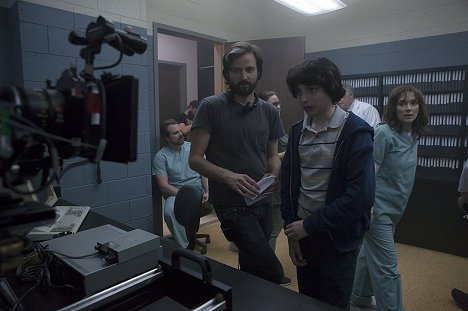 Matt Duffer, Finn Wolfhard, Winona Ryder - Stranger Things - Chapitre huit : Le flagelleur mental - Tournage