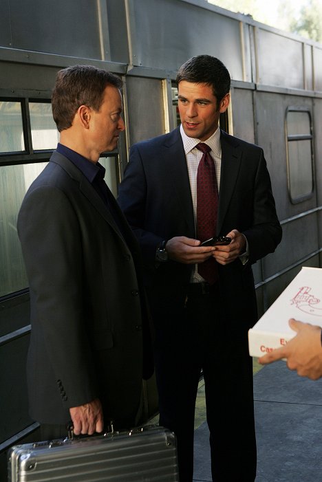 Gary Sinise, Eddie Cahill - CSI: NY - Communication Breakdown - Photos