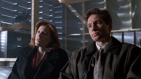 Gillian Anderson, David Duchovny - The X-Files - Fresh Bones - Van film