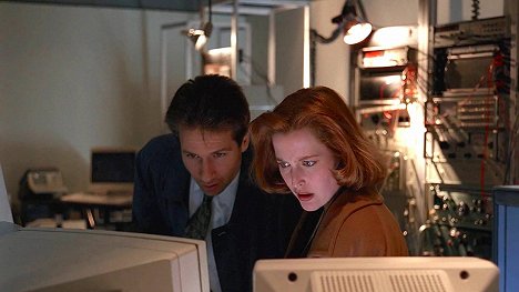 David Duchovny, Gillian Anderson - The X-Files - Soft Light - Photos