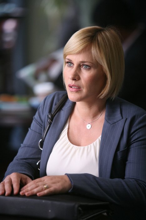 Patricia Arquette - Medium - Girls Ain't Nothing But Trouble - Photos