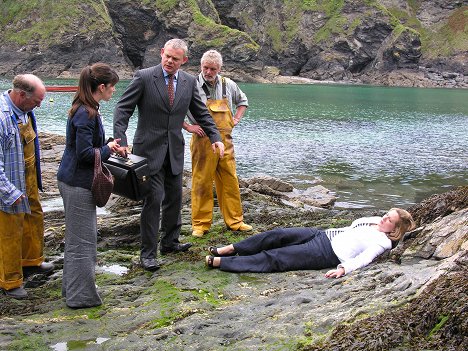 Caroline Catz, Martin Clunes, Lucy Robinson - Doc Martin - The Holly Bears a Prickle - Photos