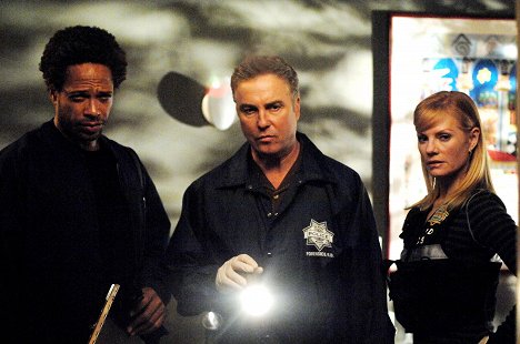 Gary Dourdan, William Petersen, Marg Helgenberger - CSI: Crime Scene Investigation - Empty Eyes - Photos