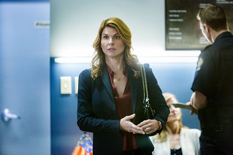 Lori Loughlin - Zaprášená tajemství: Svatební šaty - Z filmu