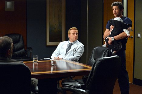 Kevin McKidd, Patrick Dempsey - Grey's Anatomy - Get Up, Stand Up - Photos