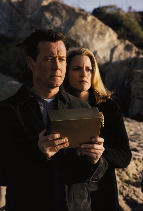 Robert Patrick, Barbara Patrick - The X-Files - Release - Van film