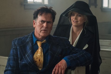 Bruce Campbell, Lucy Lawless - Ash vs. Evil Dead - Apparently Dead - Photos