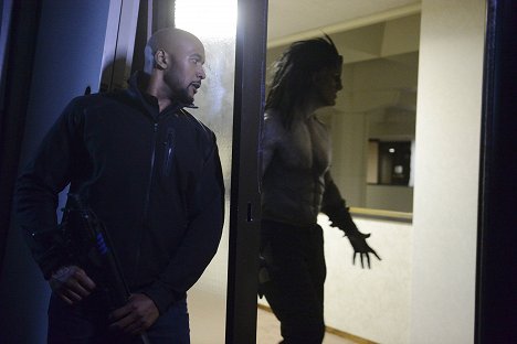 Henry Simmons - MARVEL's Agents Of S.H.I.E.L.D. - Chaostheorie - Filmfotos