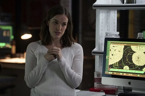 Elizabeth Henstridge - Agents of S.H.I.E.L.D. - Many Heads, One Tale - Photos