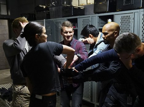 Alex Russell, Shemar Moore - S.W.A.T. - Miracle - Photos