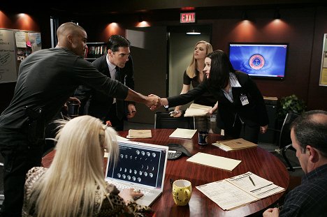 Shemar Moore, Thomas Gibson, A.J. Cook, Paget Brewster - Criminal Minds - Lessons Learned - Van film