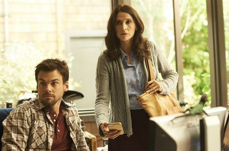 Tommy Dewey, Michaela Watkins - Casual - Invasion - Film