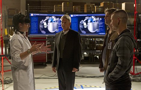 Pauley Perrette, Mark Harmon, Brad Beyer, Glen Powell - NCIS: Naval Criminal Investigative Service - Shell Shock (Part II) - Photos