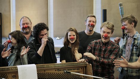 Charlotte Hope, Mark Addy, Kit Harington, Rose Leslie, Chris Martin, Alfie Allen, Thomas Brodie-Sangster - Coldplay's Game of Thrones: The Musical - Making of