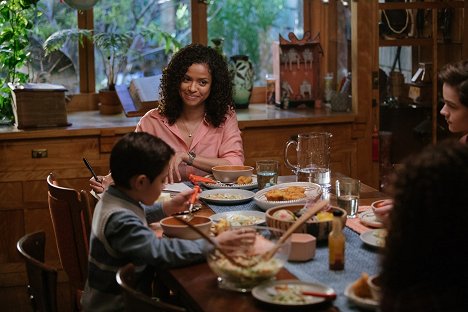 Deric McCabe, Gugu Mbatha-Raw - A Wrinkle in Time - Photos