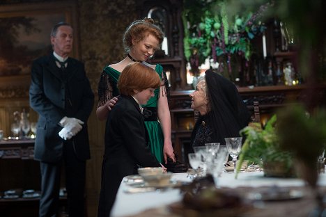 Sarah Snook, Finn Scicluna-O'Prey, Helen Mirren - A Maldição da Casa Winchester - Do filme