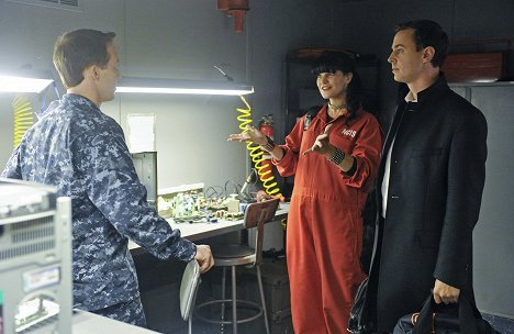 Pauley Perrette, Sean Murray - NCIS: Naval Criminal Investigative Service - Patience - Photos