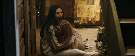Crystal Reed, Anastasia Phillips - Ghostland - A Casa do Terror - Do filme