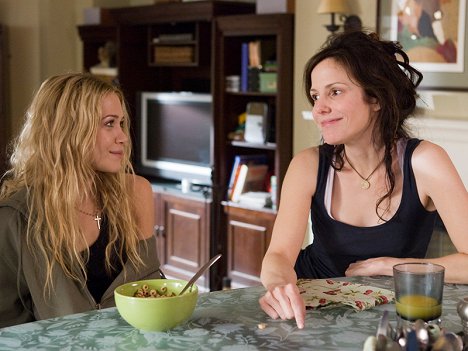 Mary-Kate Olsen, Mary-Louise Parker - Weeds - He Taught Me How to Drive By - Van film