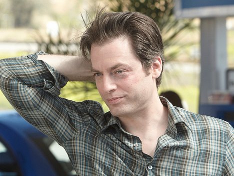 Justin Kirk - Weeds - Felling and Swamping - Photos