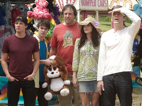 Hunter Parrish, Alexander Gould, Kevin Nealon, Mary-Louise Parker, Justin Kirk - Weeds - Pinwheels and Whirligigs - Photos